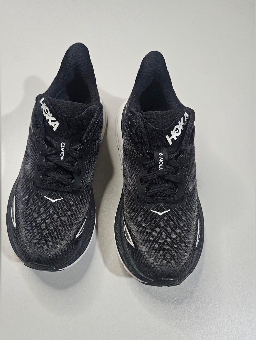 HOKA Clifton 9 Black/White Lace-Up Low Top Sneaker Running Shoes Unisex size 6B